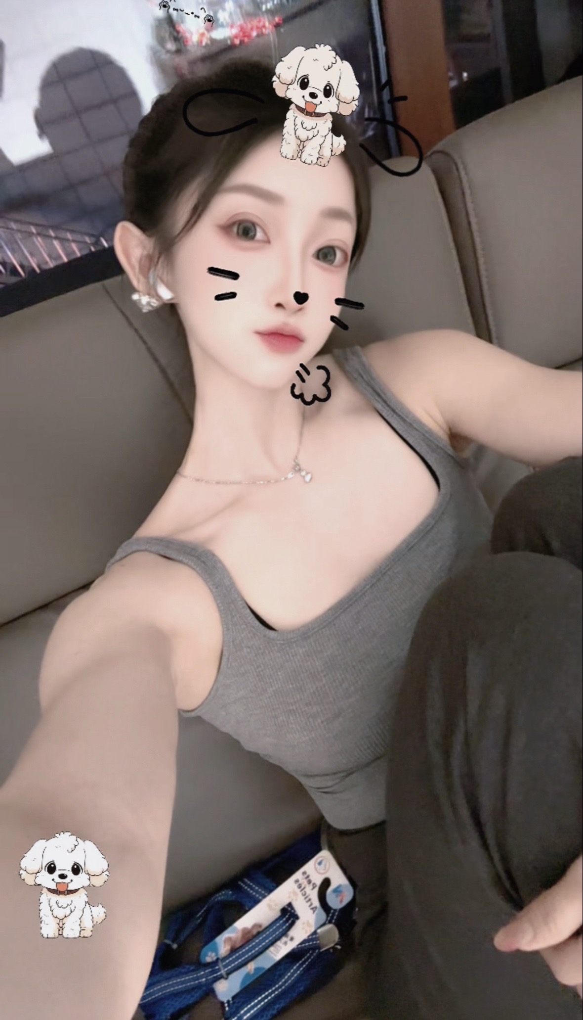 偷偷给你们展个背