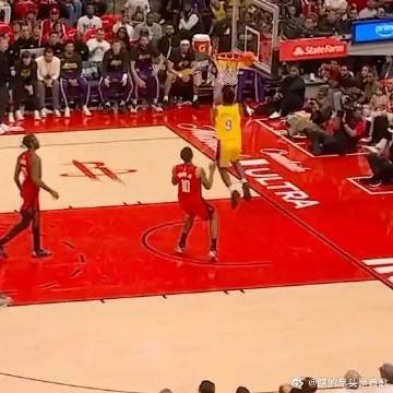 《【🔥百度热搜】“詹姆斯父子连线”布朗尼空接拉杆得分》播放量：2.3...