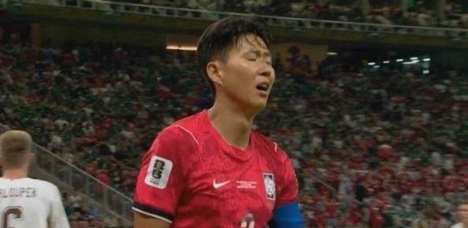 孙兴慜“尴尬了”！  随着韩国队2：1捷克，虽然球队取胜了，队长孙兴慜...