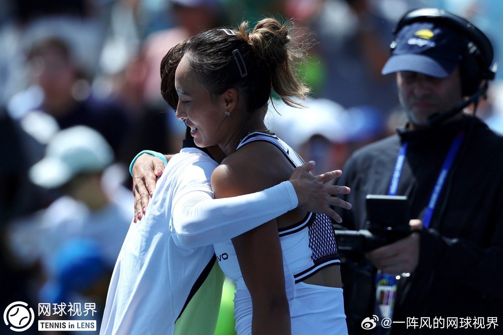 Zheng Qinwen defeats You in US Open qualifying R1
老乡见老乡，浓浓的队友之情都融在赛后一抱中
#郑钦文[超话]##郑钦文进美网资格赛第二轮##郑钦文美网资格赛首胜##郑钦文时隔14个月大满贯赢球#
©️版权图片，转载请署名 ​