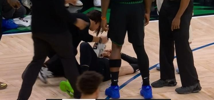 跟腱撕裂!季后赛首个重伤报销!果然剩者为王,西部争冠格局骤变。  万万...