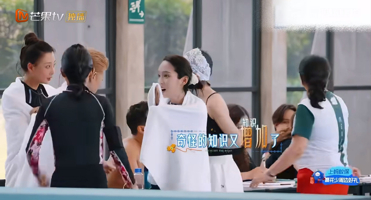 #邓为林依晨听到灌肠的反应##花儿与少年# 教练可能不知道自己创造了花少8的经典名场面。邓为林依晨的捂脸偷笑，王星越的无奈，观众的笑声——这一切都是因为一句“灌肠”。 ​