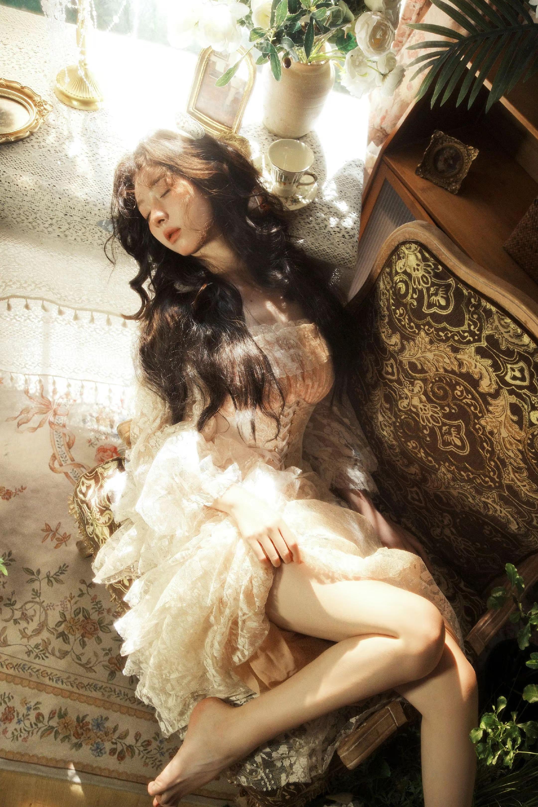 我在无人之处爱着你。