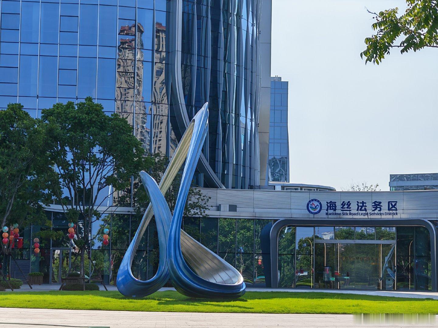 建设工程仲裁案件开庭至少二次以上已是标配，案件呈现越来越复杂，每次庭审时间均是超长考验肉身[呲牙]～ ​