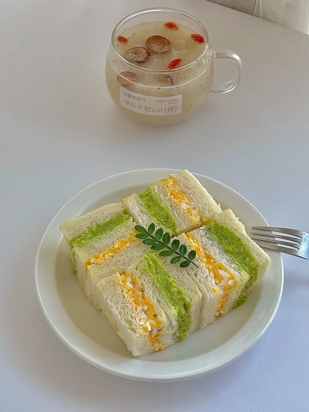 ☀️工作日早餐｜牛油果鸡蛋三明治｜银耳羹