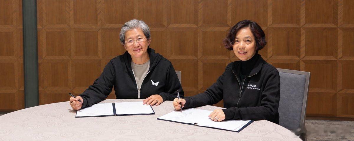 AMD收购李飞飞初创公司，82亿，AMD把李飞飞的World Labs直接买了。

这是AMD史上第二大收购，仅次于当年买赛灵思。交割后李飞飞出任AMD执行副总裁兼首席科学家，直接向苏姿丰汇报。

World Labs是专注空间智能，让AI理解和生成三维世界。最新产品Atlas只要几张2D图就能预测换一个角度后的画面，就像大 ​