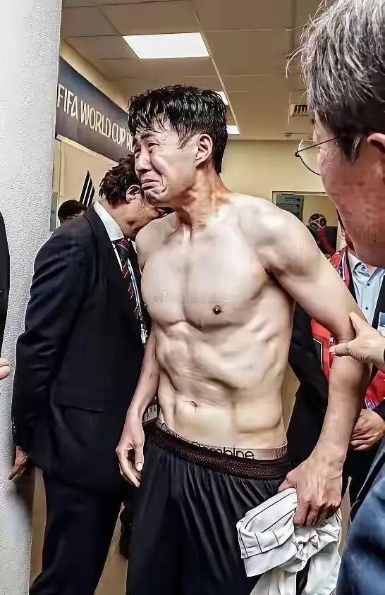 原来网友真没说错！  韩国队这趟回国，跟被开除国籍差不多了。 你就想吧...