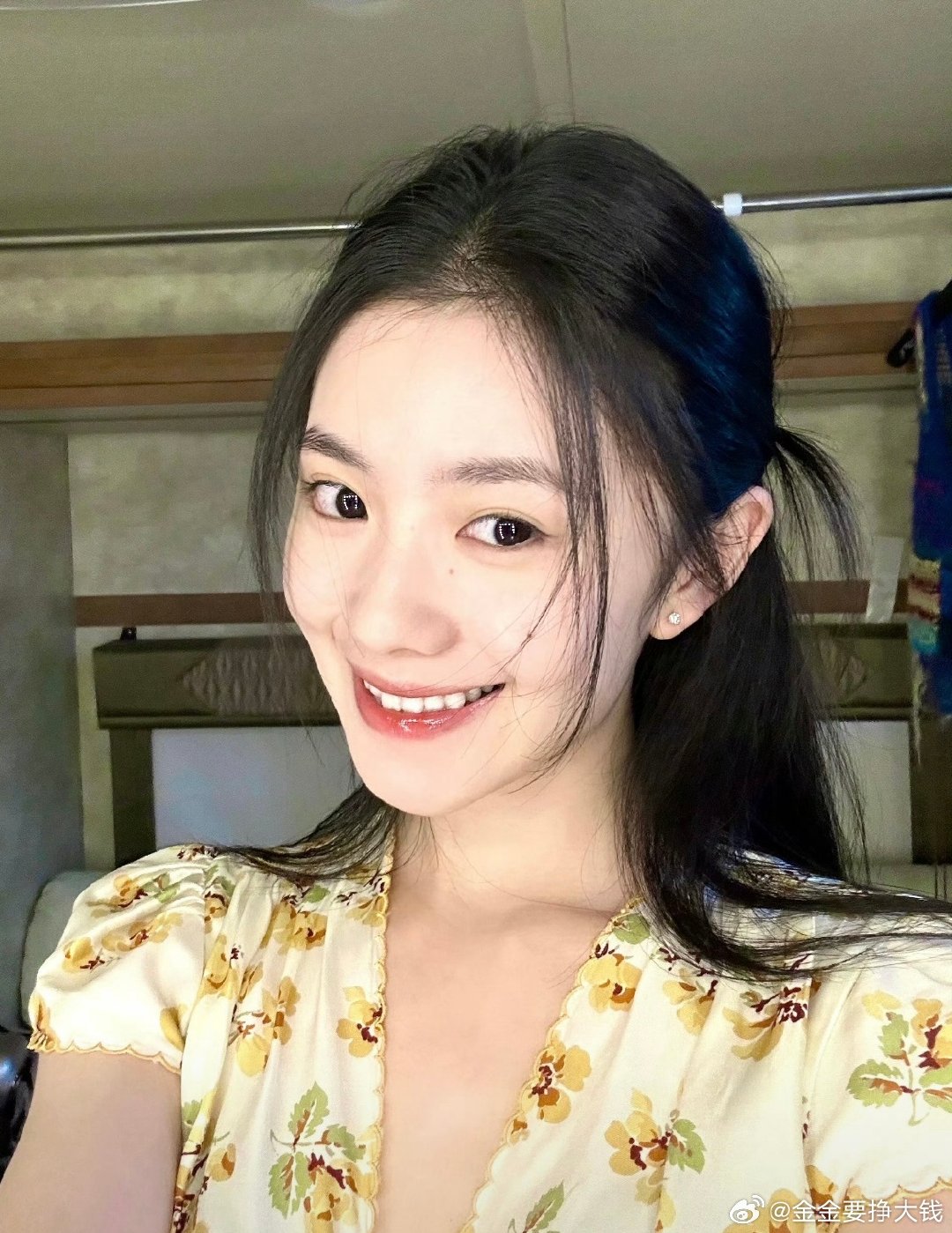 #刘浩存[超话]#  爱笑的女孩一直都会幸运的 ​
