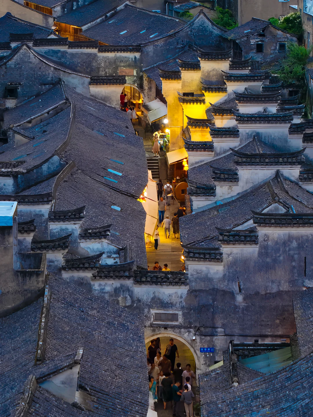 如果不想工作了，就去这个海边古城住几天❗️