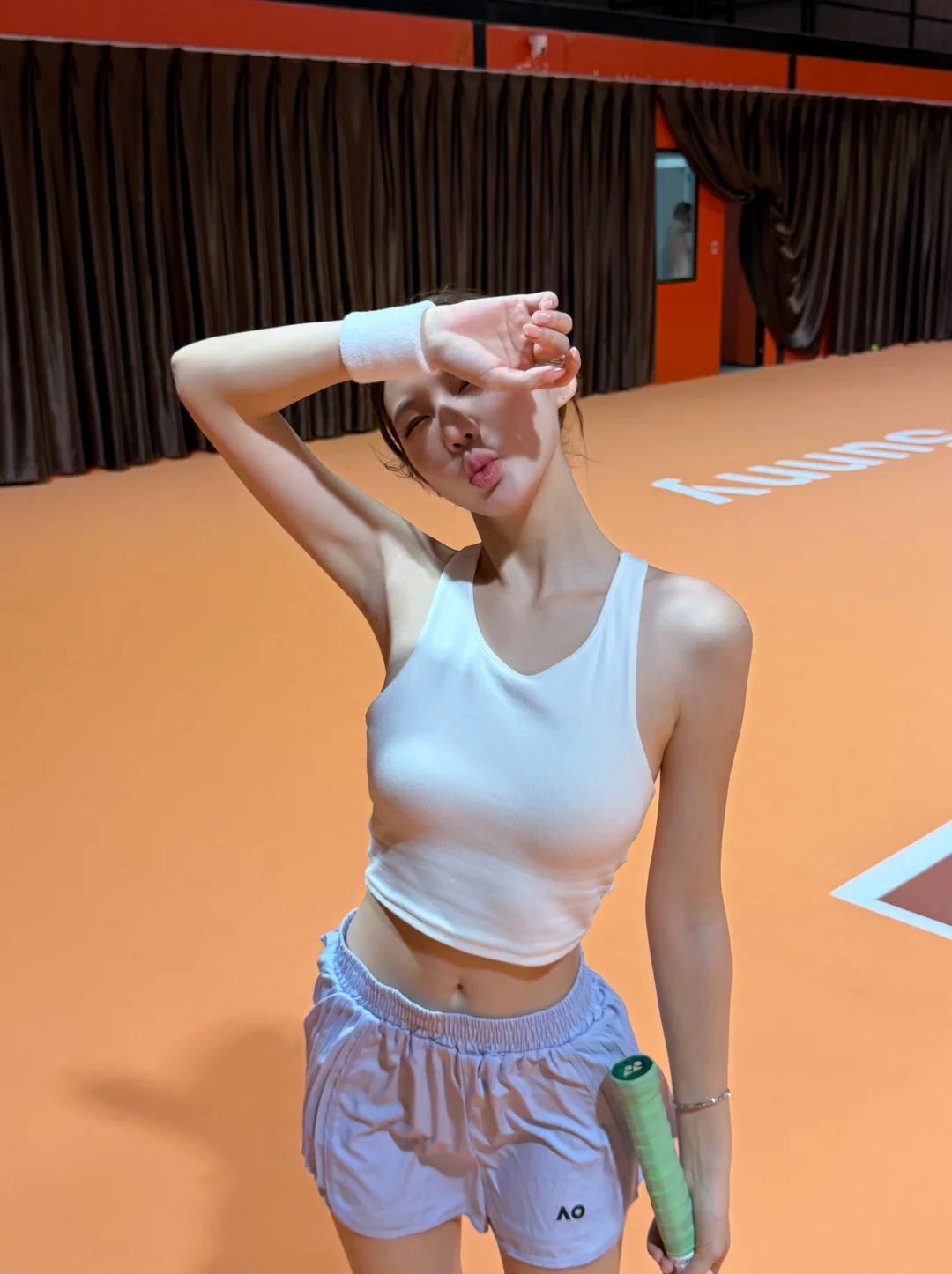 擦干汗水继续冲🎾