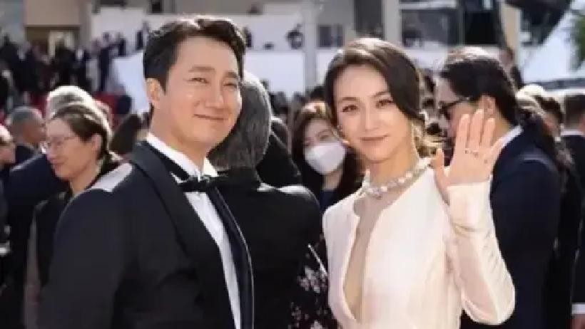 2014年，汤唯要嫁给韩国导演金泰勇。可谁知道，她婆婆居然说：“韩国的女人地位非常低，你想嫁给我儿子，除非你去改国籍和冠夫姓。”而金泰勇对此也很支持，让汤唯听母亲的话，并说这就是中国说的入乡随俗。

汤唯听完，没有立刻回答。她放下手里的茶杯，看了看金泰勇，又看了看未来婆婆。屋子里一下子很安静。
“这