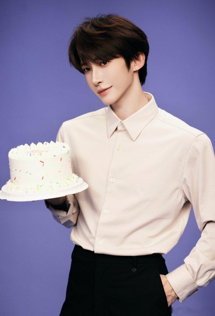 #刘宇廿六驭梦山河#[鲜花] #刘宇0824生日快乐# 小宇即将过生日啦！[打call][打call]  ​