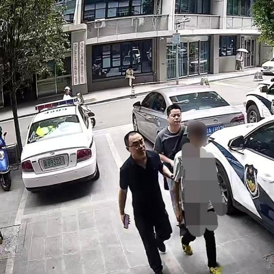 《老套路“女儿”车祸骗钱 新结局骗子上门被抓》近日，一通谎称子女车祸急需用钱的电话，差点让重庆九龙坡的梁女士遭受财产损失。 ​