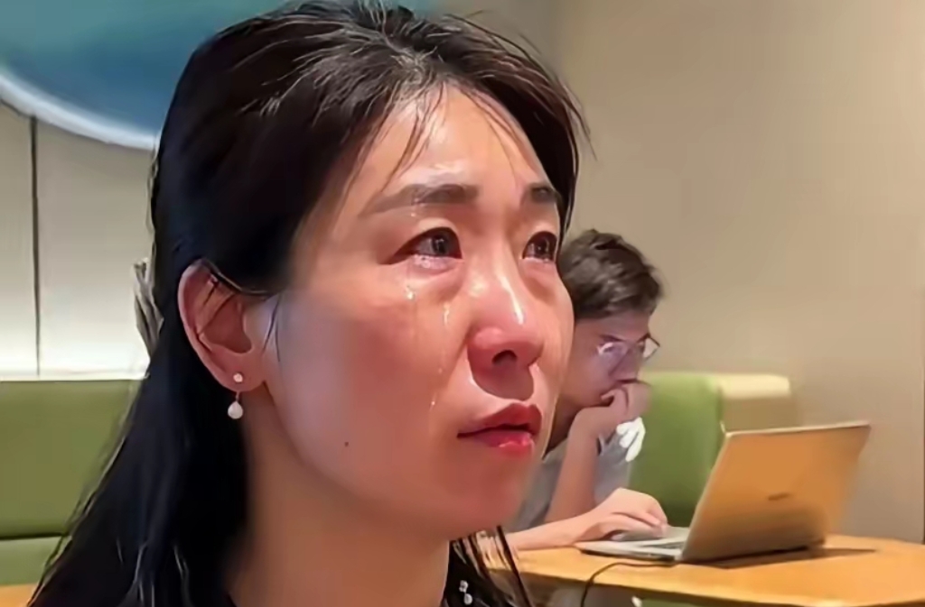 婚外胚胎案，出轨丈夫极力护小三，却因不构成重婚而逍遥法外，这是法律盲区，更是对朱女士的二次伤害！道德约束已失效，增设《破坏婚姻家庭罪》刻不容缓！歪风邪气必须狠刹，过街老鼠必须人人喊打！法律若必须为婚姻兜底！