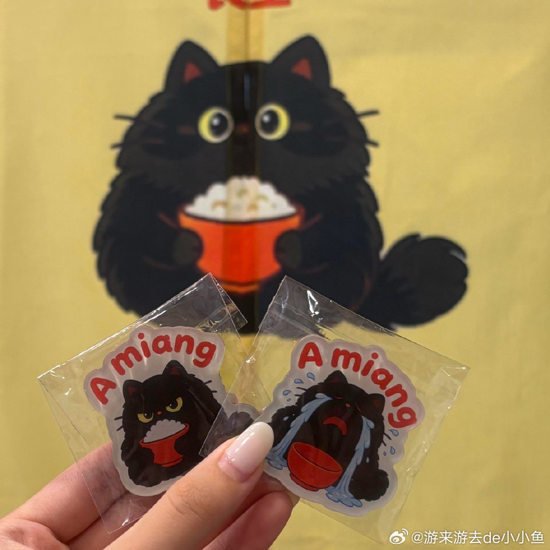 家附近的小食堂探店[yeah]
干饭小黑猫也太可爱了
肥牛很足，咖喱香浓，配菜刚刚好
最重要的是，哈哈，边吃边订了下周出去浪的✈️
这下妥了[桃里桃气] ​