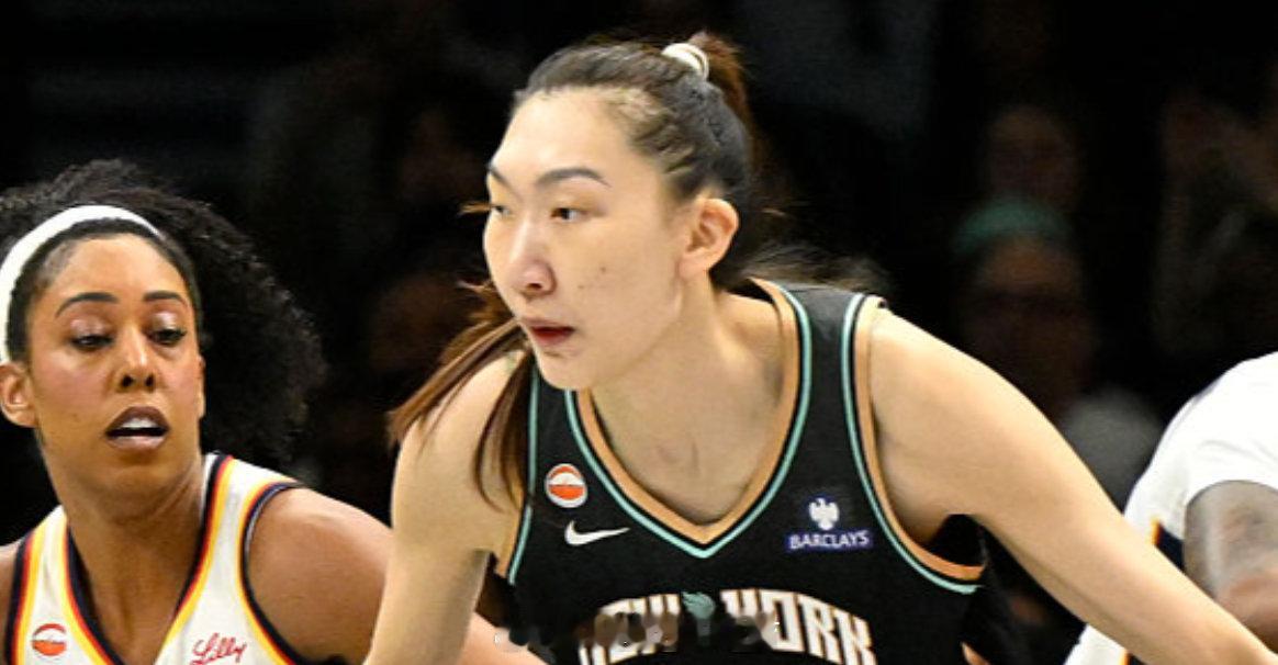 WNBA赛场，自由人109-102击败狂热。

韩旭出战11分钟，5投4中得到9分、1篮板。斯图尔特22分8篮板7助攻，菲比希20分5篮板5助攻，琼奎尔19分10篮板，约内斯库12分4助攻。

狂热这边，米切尔25分，波士顿22分6助攻，克拉克21分4篮板7助攻，辛普森10分6篮板，坎宁安10分5助攻。

#每日NBA# ​