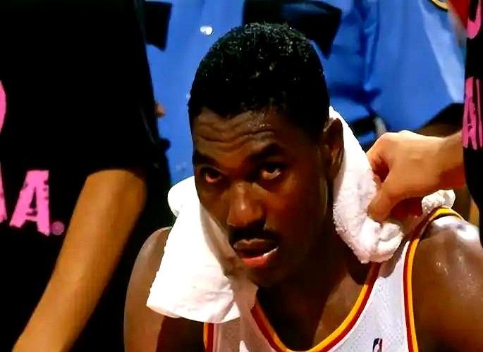你敢信？NBA赛场上，有人0分却抢了28个篮板。  这事儿就发生在罗德...