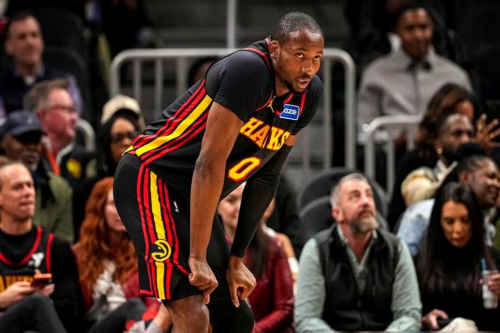 把球员当螺丝，他就拧螺丝。  在勇士，库明加就是个替补，上场时间看天吃...