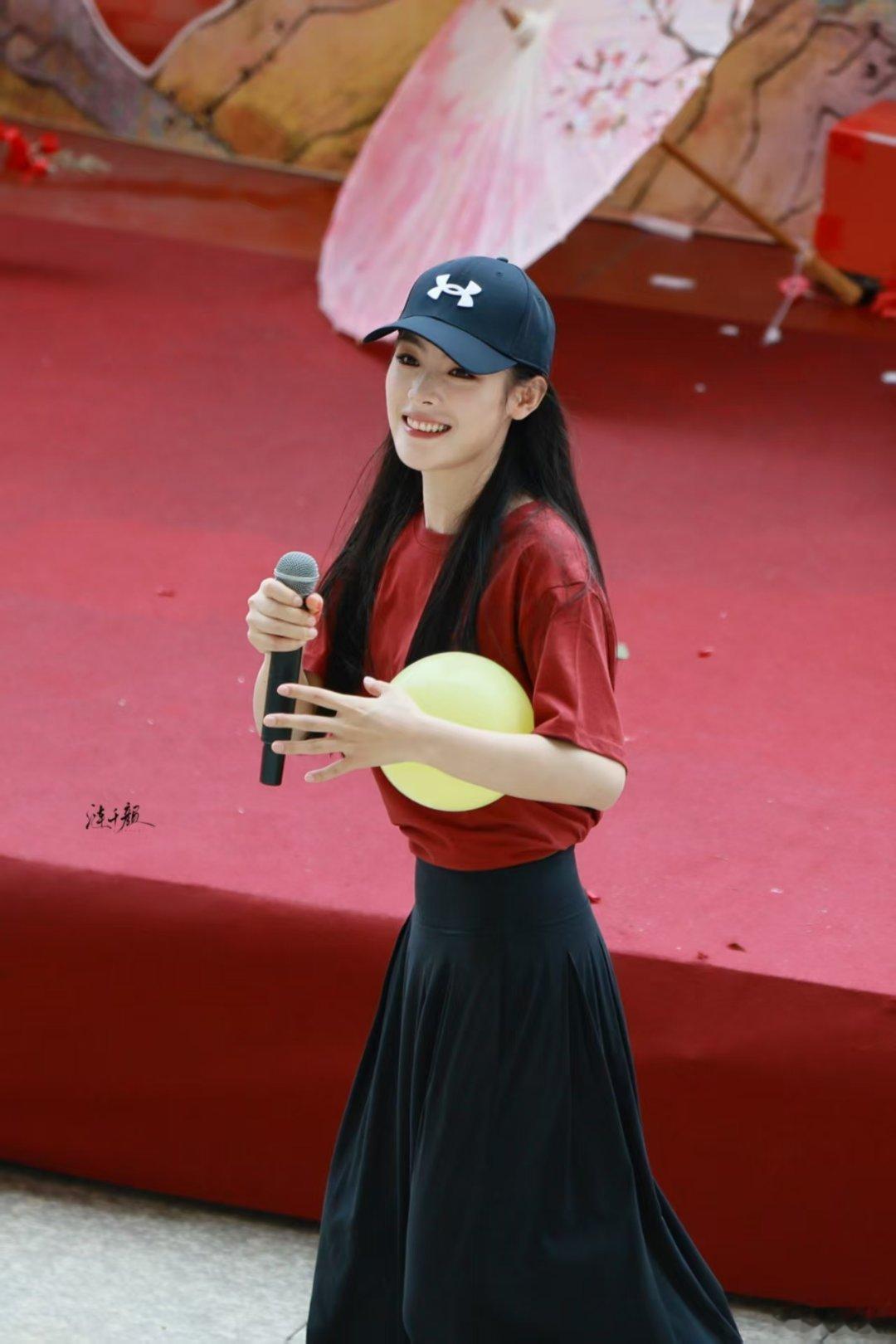 #陈丽君[超话]##和微博星宝一起追LIVE##微博星宝# 好～家伙，看看是谁来了 ​