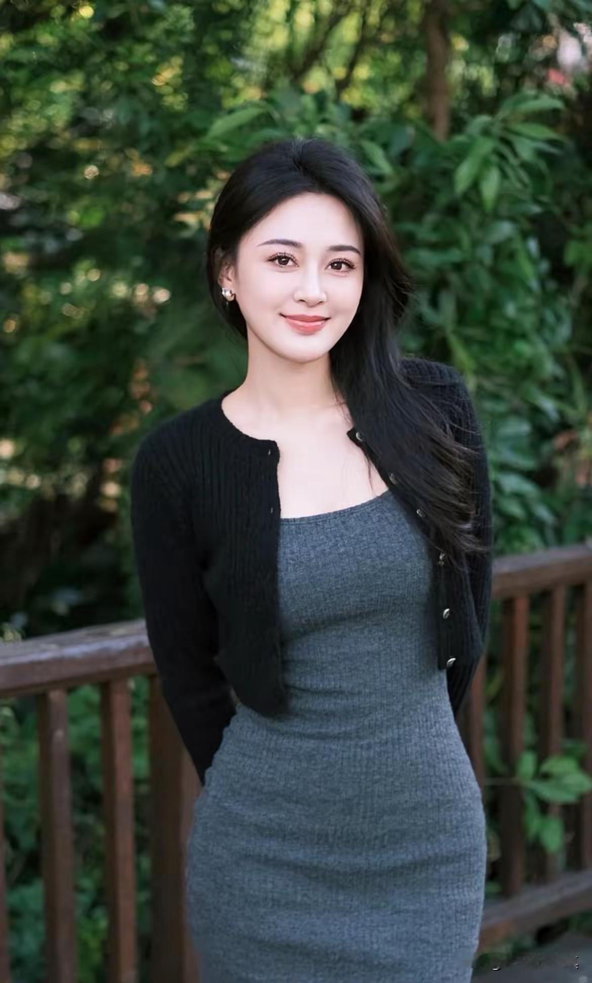 曲音犹在，故人两相念
 
姚贝娜，生日快乐。刘欢老师，一路走好。如果在那边遇见了，再合唱一次《红颜劫》和《凤凰于飞》吧。
 
一首《红颜劫》婉转凄切，一曲《凤凰于飞》荡气回肠，这两首承载无数回忆的旋律，是《甄嬛传》留给世人永恒的印记 。世间世事总是充满遗憾，两位为经典留下声音的人，先后离开了这个世界