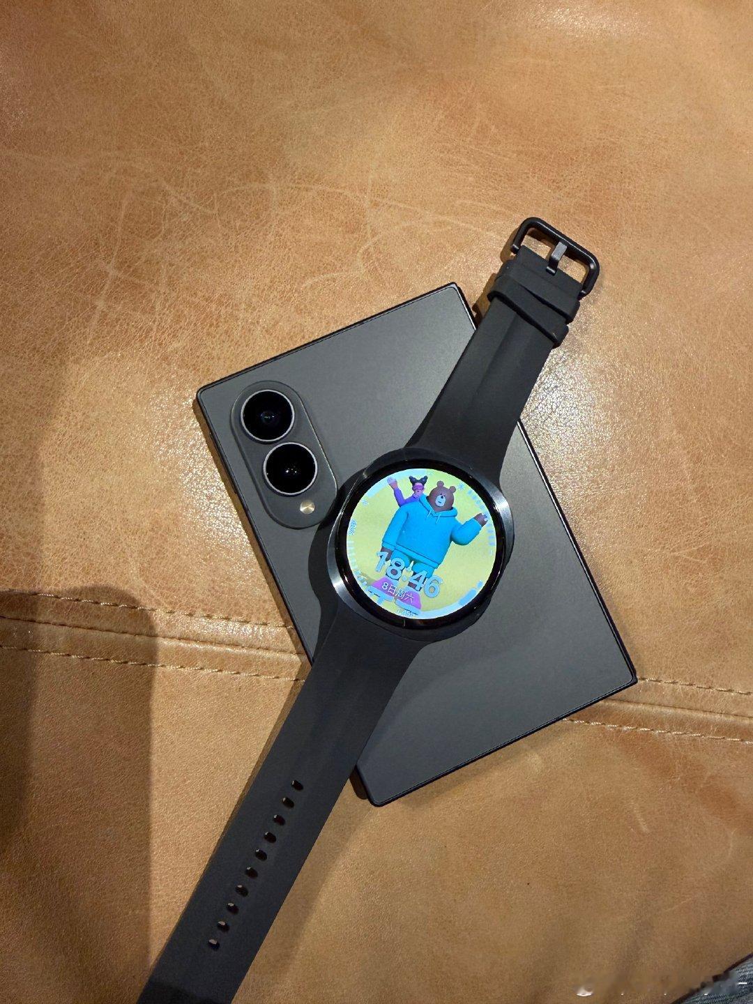 有三星手机怎么能没有三星Watch9，既能当做穿搭配饰，还能随时监测健康状态#三星Watch9##腕上健康管家# ​