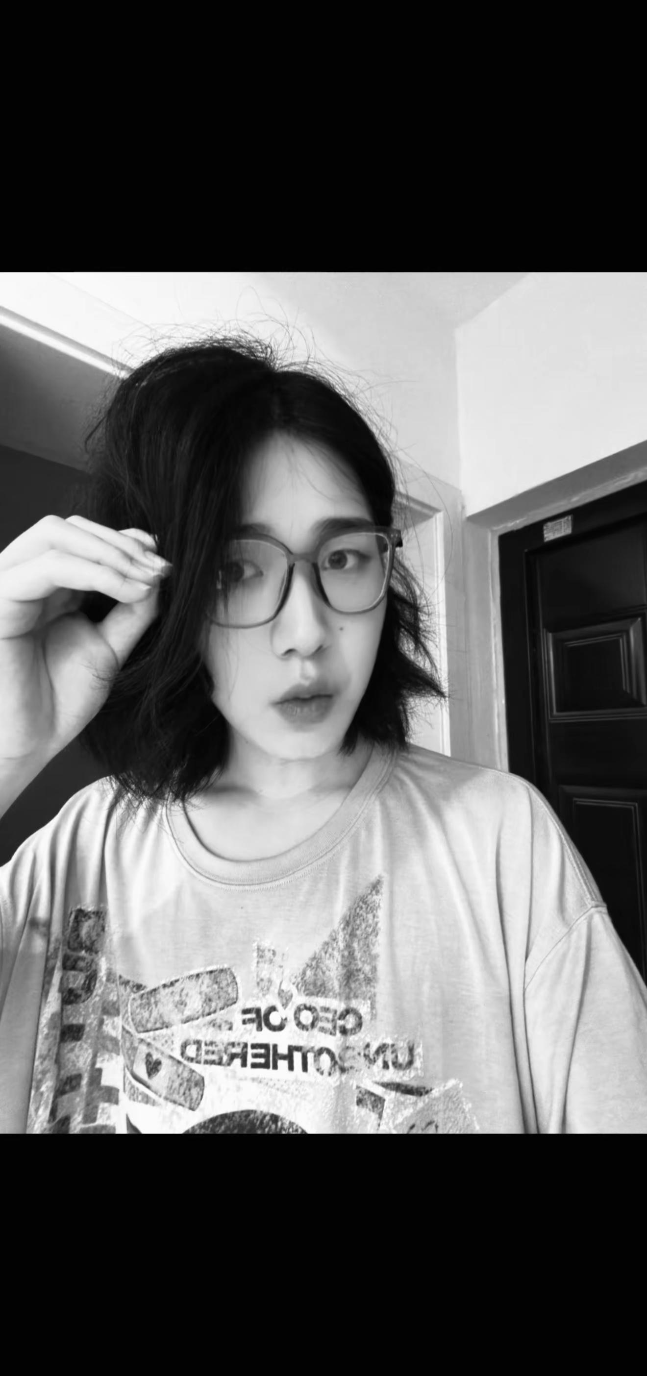 这回是我败了 生活不同与驰骋赛场。鹿晗眼镜 鹿晗 长发男生 甜弟