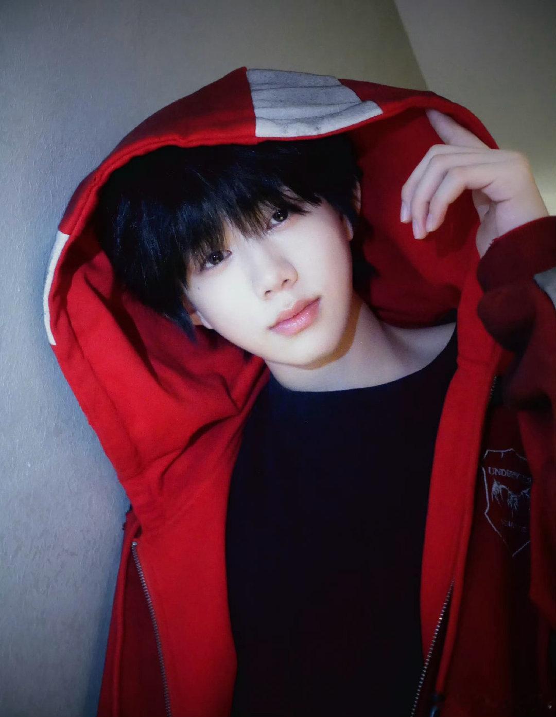 #陈奕恒[超话]#  💟#陈奕恒 轻灵甜韵vocal# 💟#陈奕恒我们的少年时代2# 

 晚霞与玫瑰相遇，是无意中的浪漫，我和你相遇，则是蓄谋已久的期待

​