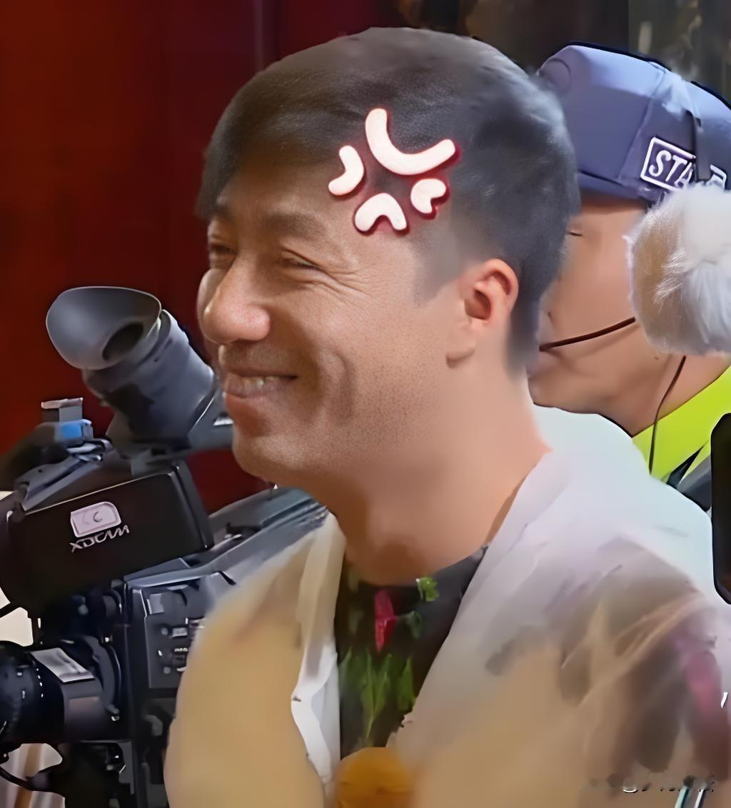 爆上热搜！严敏深夜发声：真正的极限挑战，从来不是综艺，是六人同框
 
最近全网被《极限挑战》的情怀狠狠破防，短短两天刷屏各大平台，不是营销炒作，是无数观众藏了多年的青春执念终于被看见。
 
9月4日深夜，初代总导演严敏久违发文，用最温柔也最坚定的话，戳中所有老粉。他坦言多年执念从未消散，六人齐聚，才