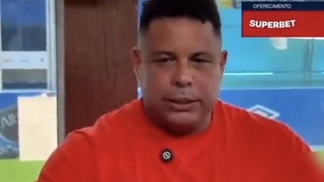 41岁，点球罚丢，空门不进，C罗在沙特又踢了一场烂球。可你猜怎么着？他照样一年赚3亿美金，连续四年世界第一。

看数据，利雅得胜利队内，菲利克斯9球领跑，马内6球，C罗才5球排第三。搁别人身上，这年纪早该退役了。可C罗不，他还在场上跑，还在抢点，还在较劲。

国家队那边，他因为私自离开训练营被禁赛3
