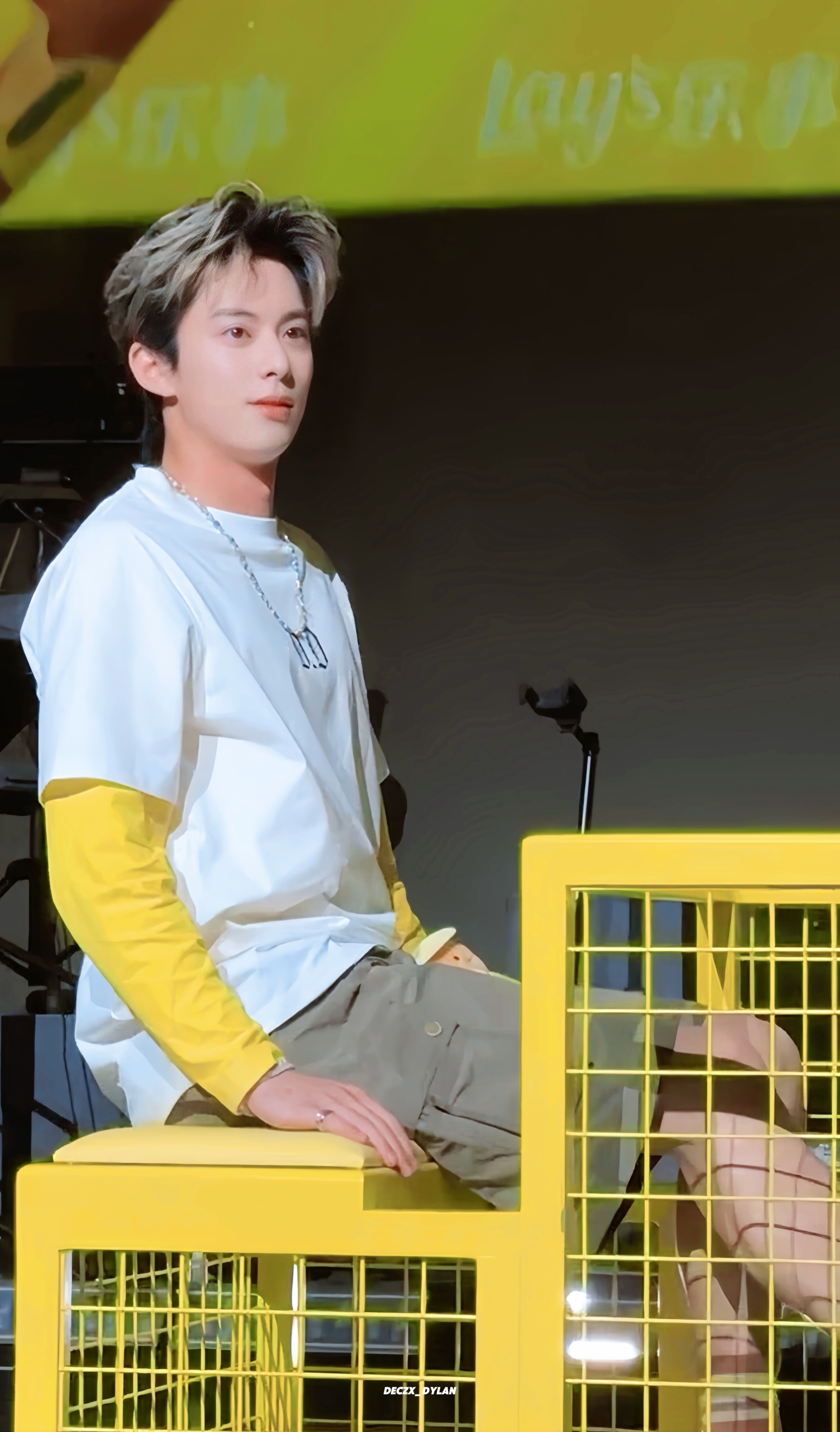 不是少年感，完全是幼年感[园丁]  除了那个看谁都深情的👀  这对吗...