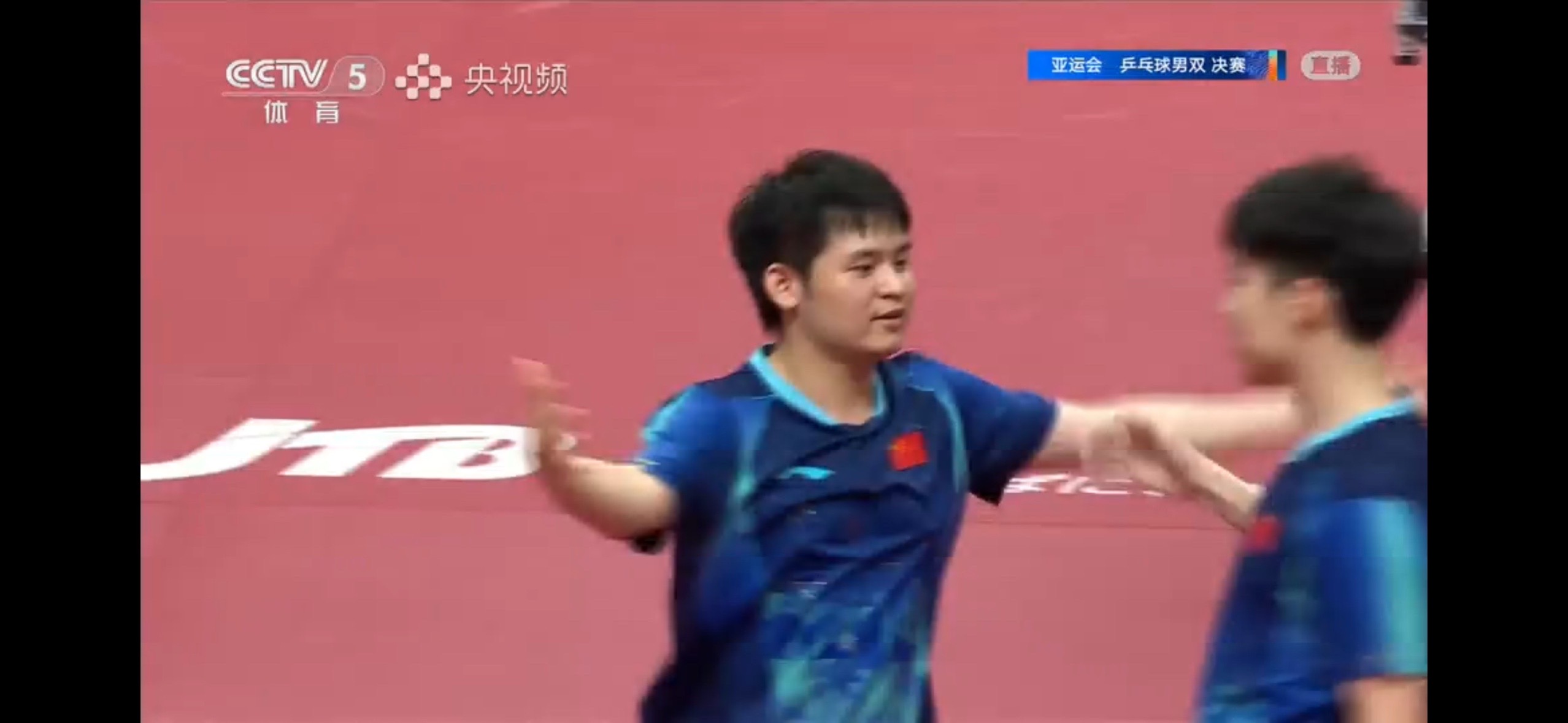 双拍同心，一击定胜！恭喜林诗栋、黄友政拿下亚运男双金牌，少年并肩，锋芒万丈