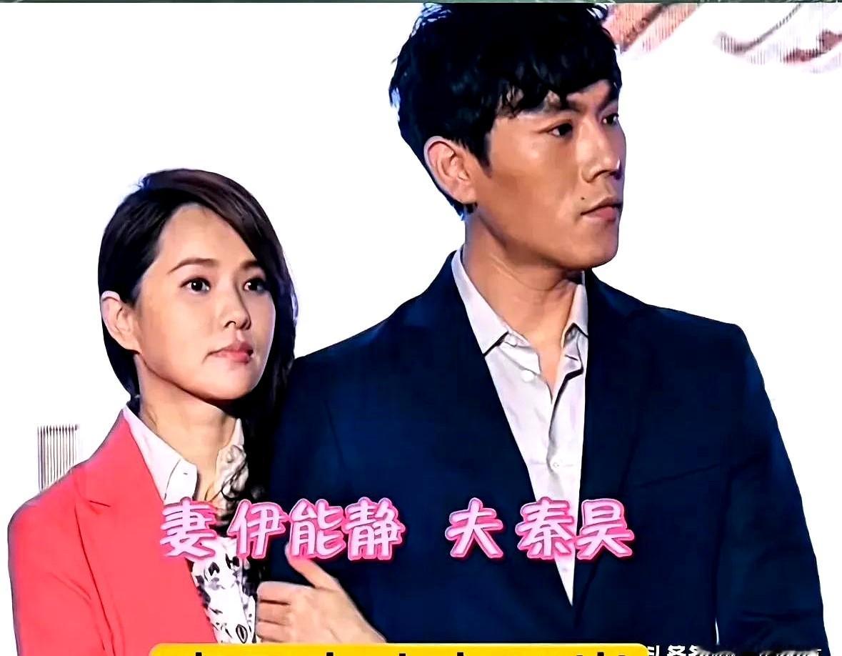 相差整整12岁，带着三个继女，这段婚姻当初差点被网友的口水淹没。

张伦硕连反驳的功夫都省了。他弯下腰陪三个闺女过生日，转头拉着老婆钻进健身房撸铁，每天雷打不动凑过去一个早安吻。

外界盯着户口本上的出生年月，他们俩只管关起门来过日子。看看71岁笑出褶子的梁丹妮，再看看生完孩子依然满眼星星的高圆圆。