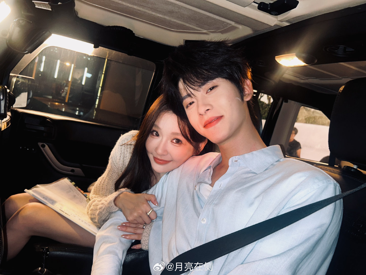 “陈闻也爱上许馥只需要
一个眼神 一个笑容 一个瞬间
只需要姐姐的招招手～”
#邓灵枢##一航##小也也要# ​
