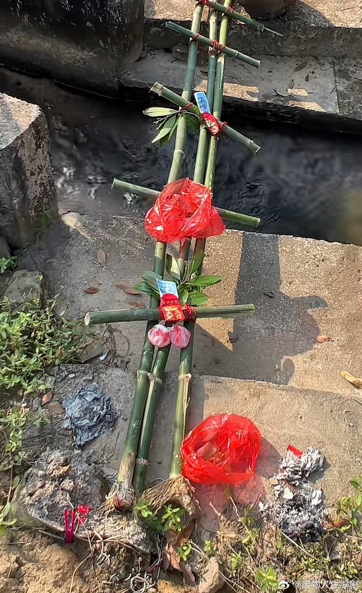#微信[超话]##微信[超话]##微信[超话]##抑郁症#   我的微信被腾讯无故封禁长达两个多月之久，在封号之前，我的抑郁症已经慢慢好转，情绪逐渐稳定，状态一直在恢复，生活好不容易回归正常。

可自从被平台莫名封号后，我无数次申诉、无数次联系客服维 ​