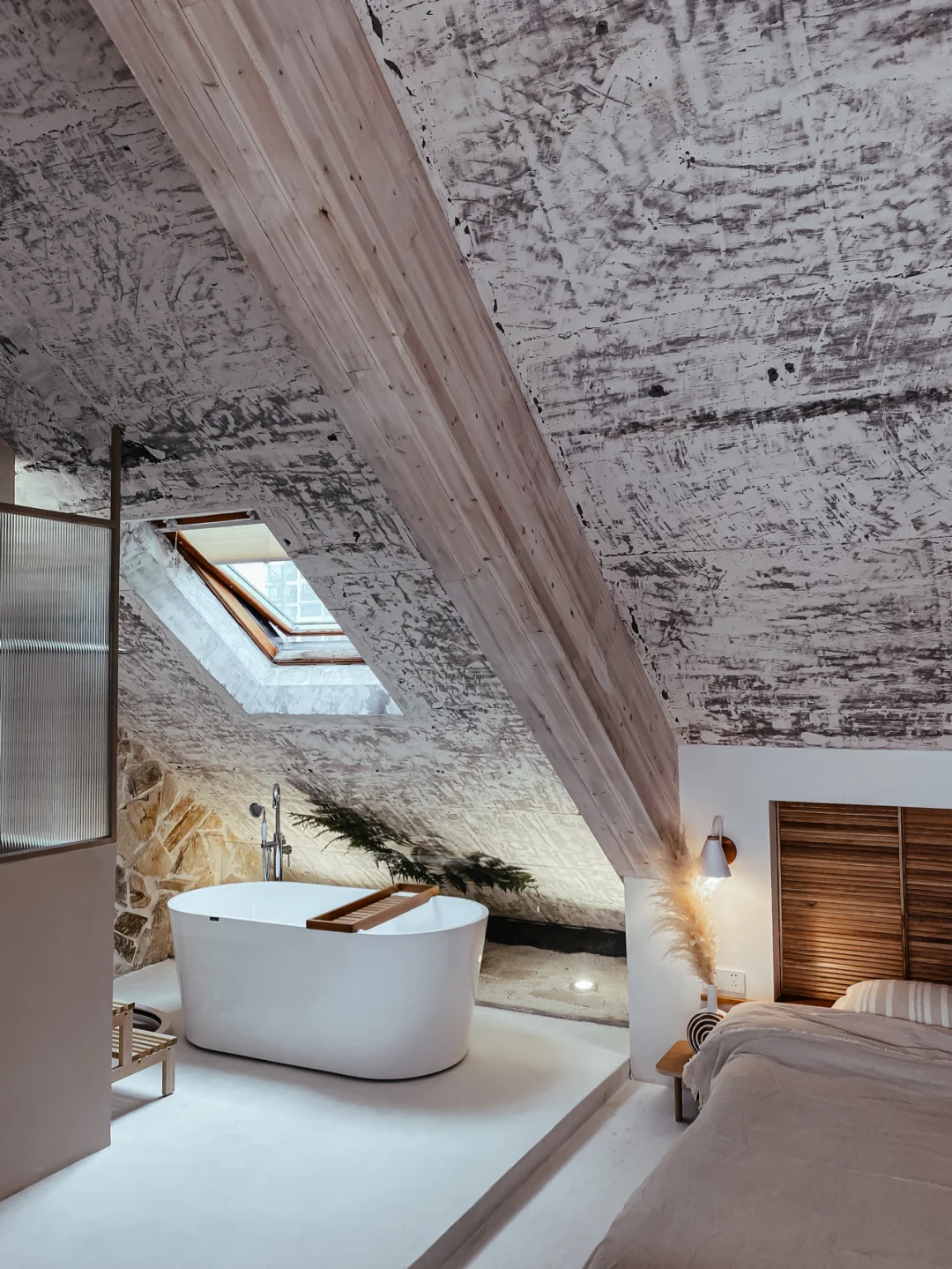 福州民宿｜住进偶像剧般斜屋顶带天台的房间