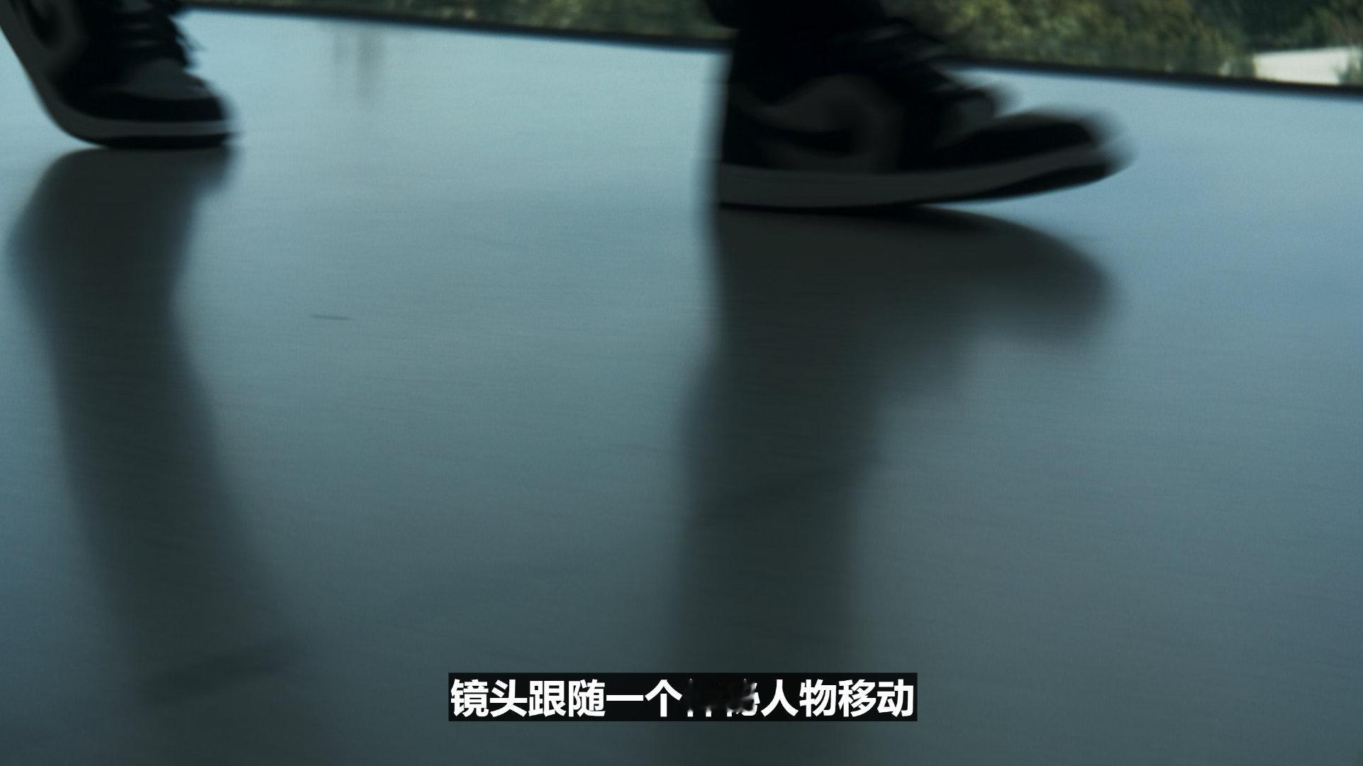 #苹果发布会# 开始了！

第一个出场的是库克！

一闪而过后，John Ternus 出来打招呼了：

Hello and welcome to Apple Park！ ​