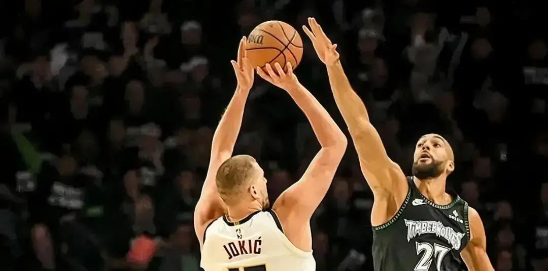 去年快船抢七输给掘金的时候，不少人还觉得，离总冠军也就差一口气 现在再...