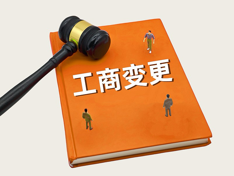 一人空壳公司中标3000万农业项目事件（央广网报道）

事件概况

中部某市城投集团自导自演的招投标案件：一家仅登记1名员工、没有施工队伍的河南空壳建设公司，中标3000万元农业项目。
这家公司2022年成立，注册资本4000万，收购价仅80多万元，唯一价值就是拥有水利二级资质，没有办公场地、没有施
