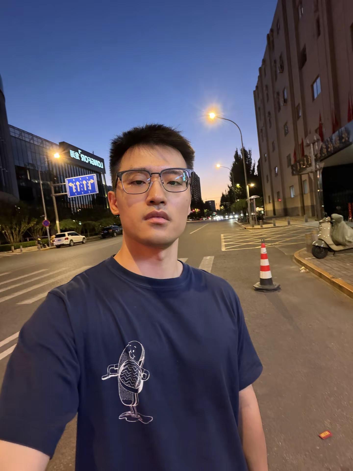 @孙燕姿 从来没抢到过票你满意了？ 你在天津又唱又跳，我在马路边自拍