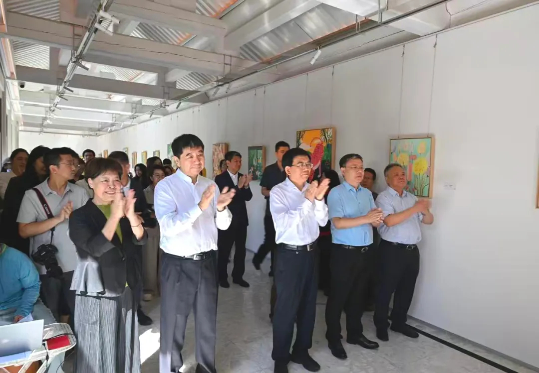 2026年汇爱公益季“秋遇木里 星芒绽放”——孤独症青少年艺术展温情启幕

为搭建孤独症青少年艺术展示平台，推进残健融合文化建设，营造尊重包容、友善共融的社会氛围，9月9日，由北京市残疾人联合会指导，首开集团支持，北京市残疾人服务示范中心联合爱心单位“木里木外”、北京市朝阳区金羽翼残障儿 ​