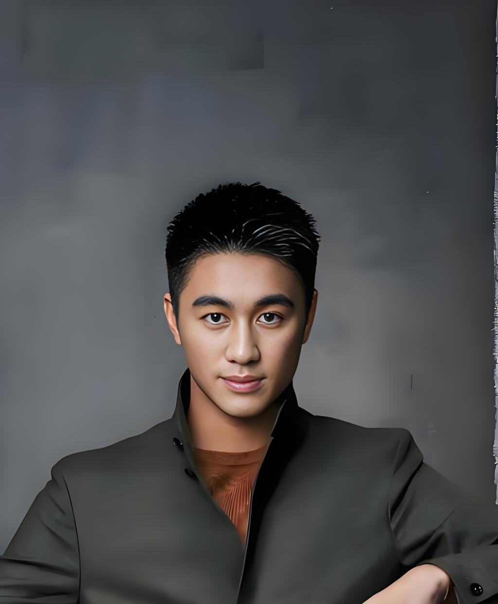 我认为，何猷君很大概率这辈子是不可能跟奚梦瑶离婚的，
不是因为何猷君找不到更好的，
也不是因为奚梦瑶给他生了儿女，
而是因为奚梦瑶是何猷君的女神。

当年见到奚梦瑶时，可以说是一见钟情，两人第一次见面是在维密秀现场。

初次见到奚梦瑶的那一刻，何猷君心里就想着，从没见过哪个模特能有这么好看的五官，在