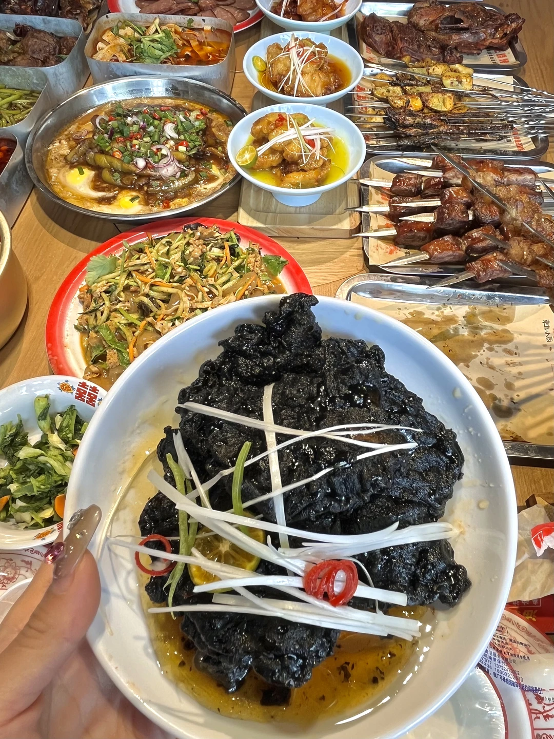 谁能告诉我这个黑黑的是啥啊？？好吃S了！！