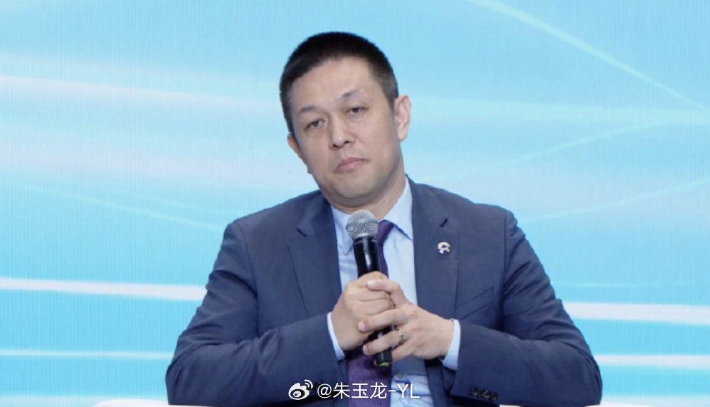 #李斌谈自动驾驶核心价值# 
斌哥自从真正理解新能源汽车公司的发展路径，是围绕产品价值去精益的时候，发言都很接地气

蔚来CEO李斌在2026世界智能网联汽车大会上表说自动驾驶的下半场，核心在于能否真正给用户创造价值（掏钱买你的车）

两个关键指标：

有多少用户愿意付钱，商业模式闭环最重要；
安全性是否能量化感知，比人开更安全，需要保险公司用事故数据真正反馈。

自动驾驶技术不是商品

L3之前是一种配置，到用户买单和安全可感上
L3需要给车辆赋能，看用户是否付费 
L4 就是运营了，看流水了

后续蔚来对自动驾驶的投入，会非常理性！

#李斌[超话]##蔚来自动驾驶#