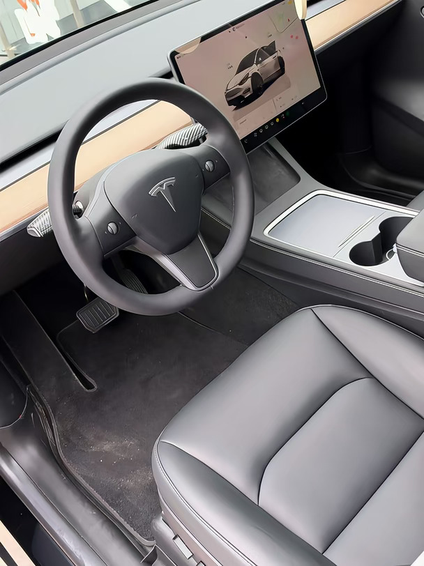只开了2.9万公里的特斯拉Model Y，几乎崭新