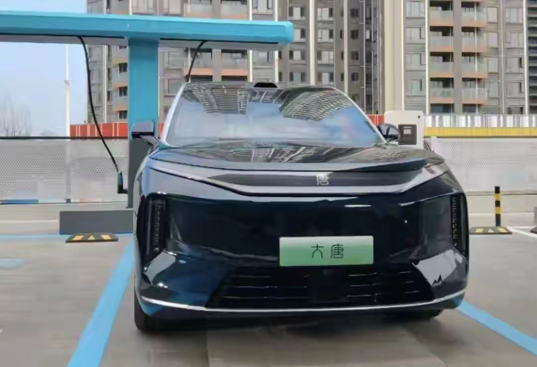 惊爆！比亚迪“大唐”亮相，这配置是要把豪车卷