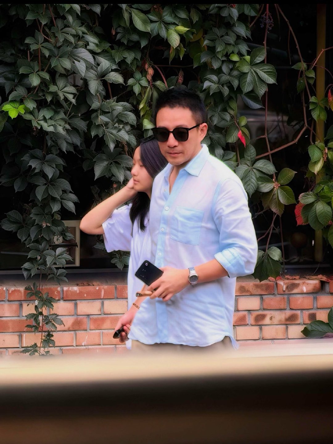 大S的一对儿女，玥儿和小霖回北京过中秋被网友偶遇到了！ ​