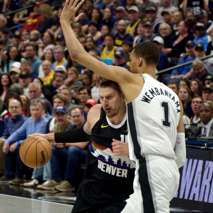 克尼佩尔的最佳新秀和文班亚马的MVP都有可能在赛季末功亏一篑，像小甜瓜...