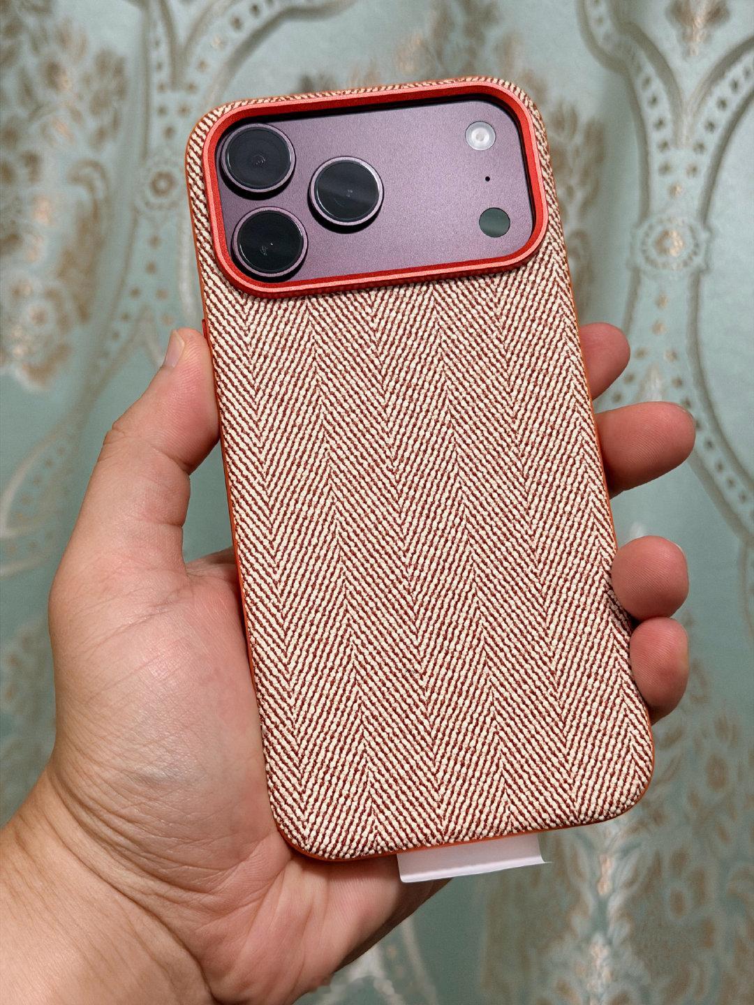 给媳妇的#iphone18promax# 
严丝合缝的兼容17外壳[笑cry] ​