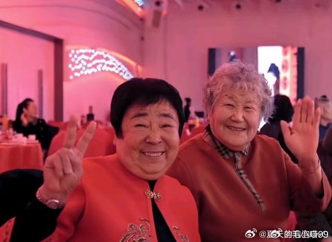 #网红田姥姥送别小张姥姥#啊，原来刚才推送的姥娘是这位小张姥姥啊 ​