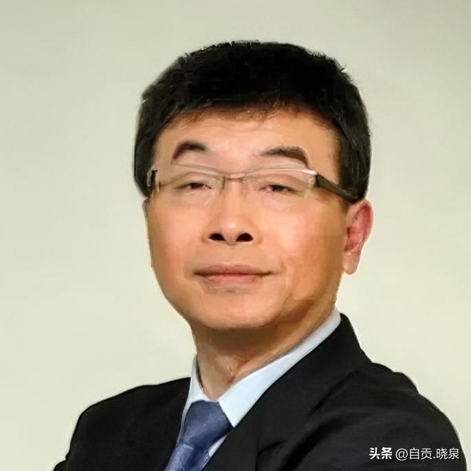 国民党里“能人”多，啥子“鸟”都有……假如这两个“咬咬客”枪口对外，郑丽文岂止是这种“尴尬”局面……

也许有网友会问：这二人是谁？

一个是孙文学校总校长张亚中，一个则是有“爆料大王”之称的邱毅……

二人算是“一丘之貉”，喜欢在公众媒体装“正人君子”。要么指责人，要么鸡蛋里面挑骨头，要么唱高调…
